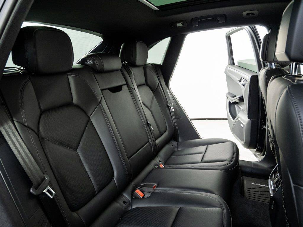 Used 2026 Porsche Macan AWD/4WD image 23