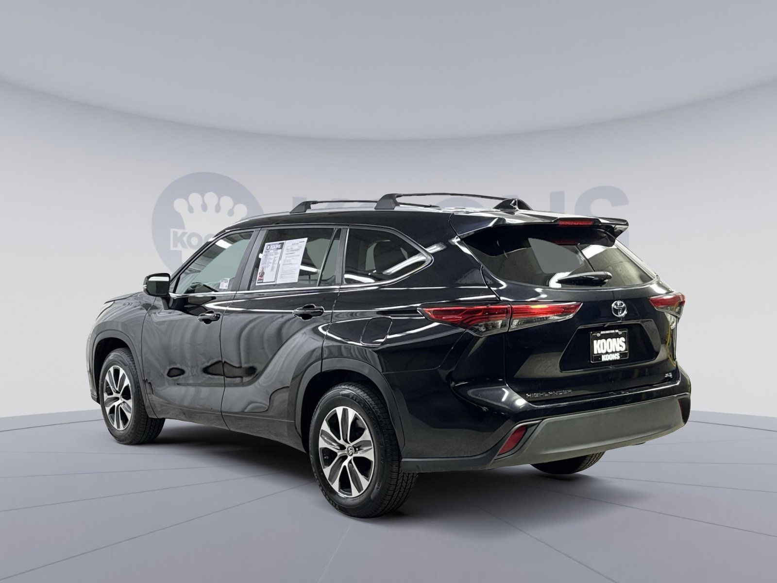 Used 2023 Toyota Highlander XLE FWD image 18
