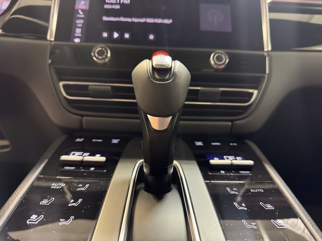 Certified 2025 Porsche Macan w/ Premium Package Plus AWD/4WD image 28