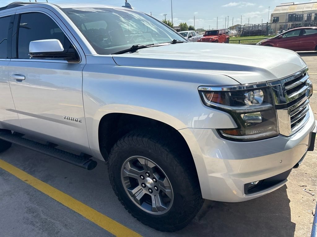 Used 2017 Chevrolet Tahoe LT w/ Luxury Package AWD/4WD image 6