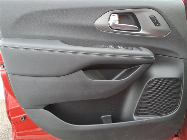 New 2026 Chrysler Pacifica Select image 10