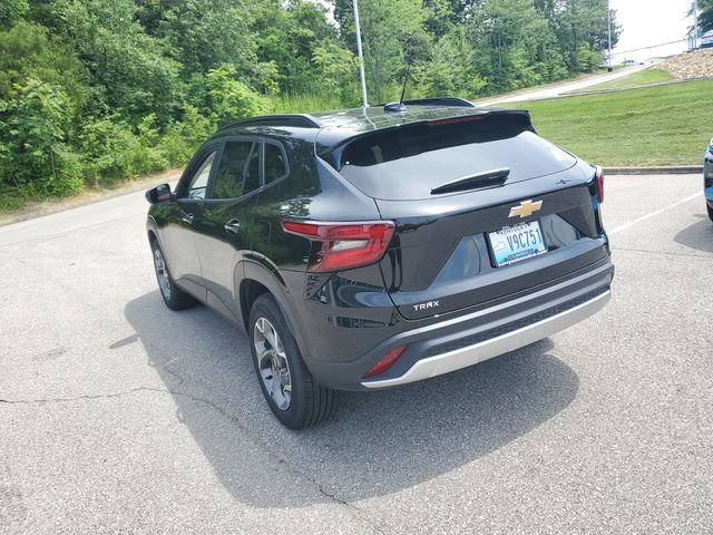 New 2026 Chevrolet Trax LT w/ Sunroof Package FWD image 3