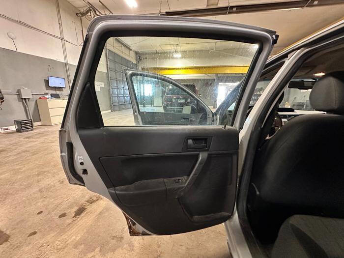 Used 2009 Ford Focus SE FWD image 23