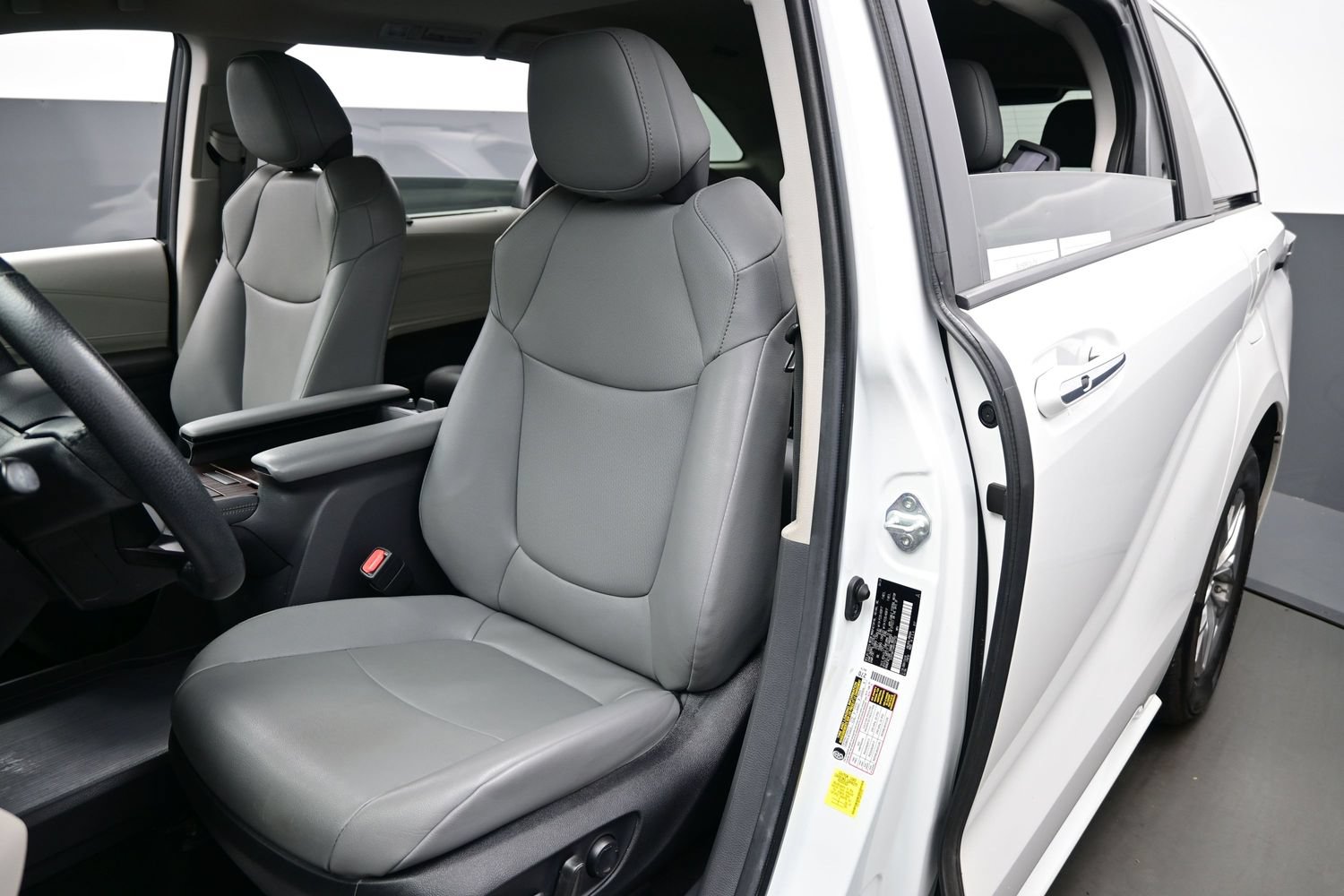 Used 2024 Toyota Sienna XLE AWD/4WD image 12