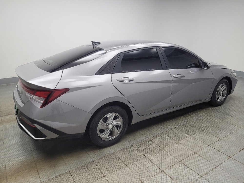 Used 2025 Hyundai Elantra SE image 10