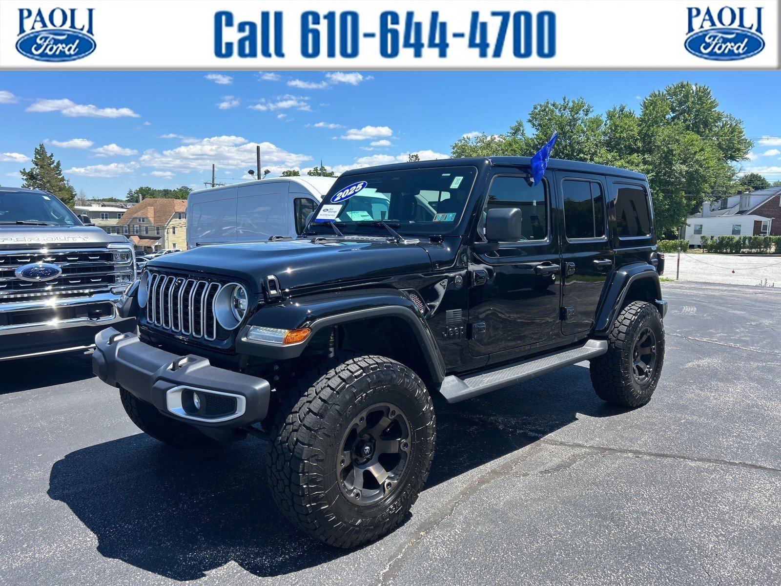 Used 2025 Jeep Wrangler Unlimited Sahara AWD/4WD image 1