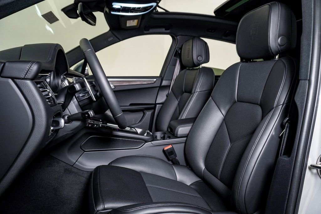 New 2026 Porsche Macan Turbo image 5