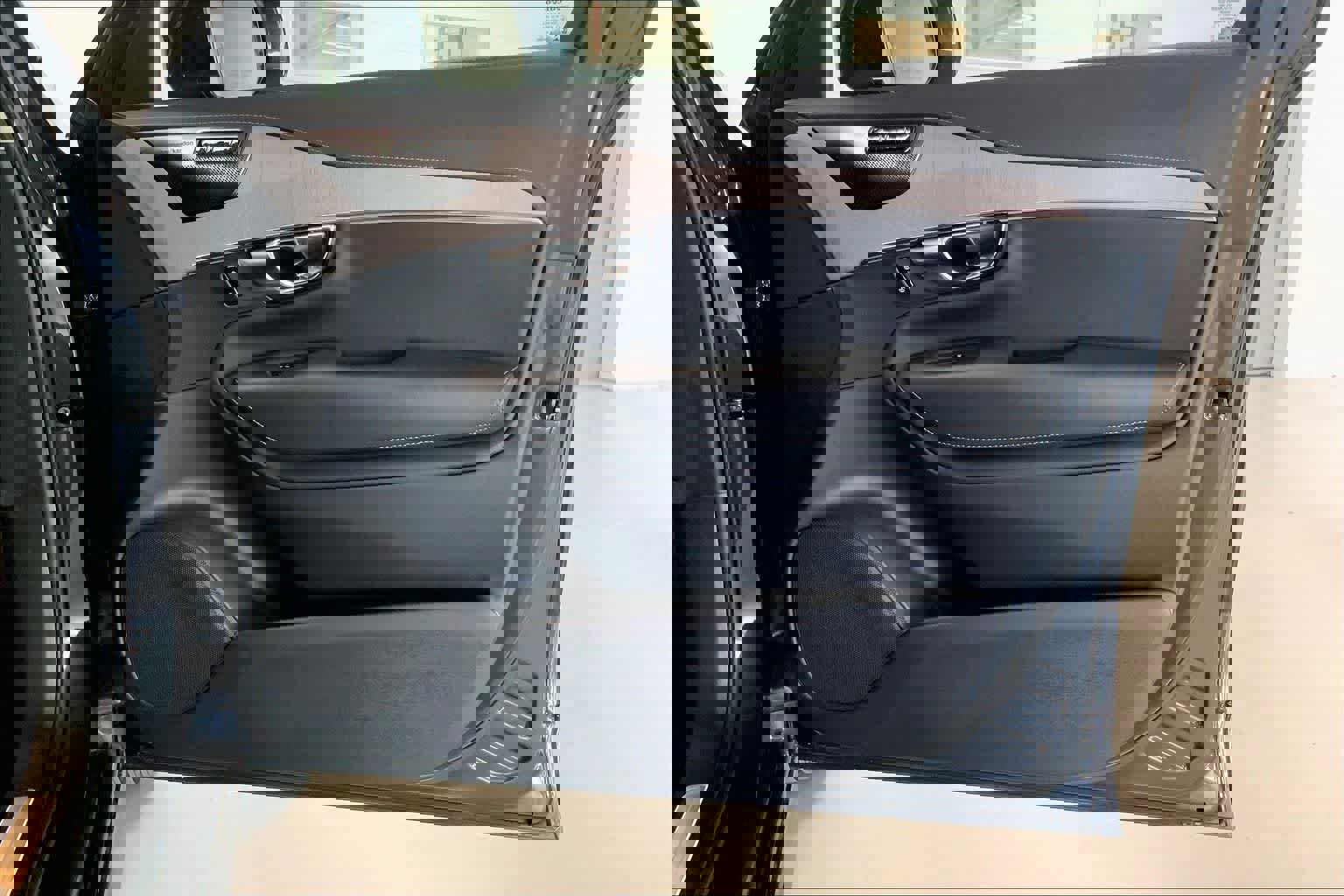 Used 2021 Volvo XC90 T6 Inscription w/ Climate Package image 28