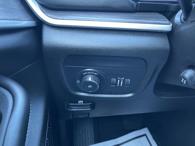 Used 2023 Jeep Grand Cherokee Limited w/ Luxury Tech Group II image 19