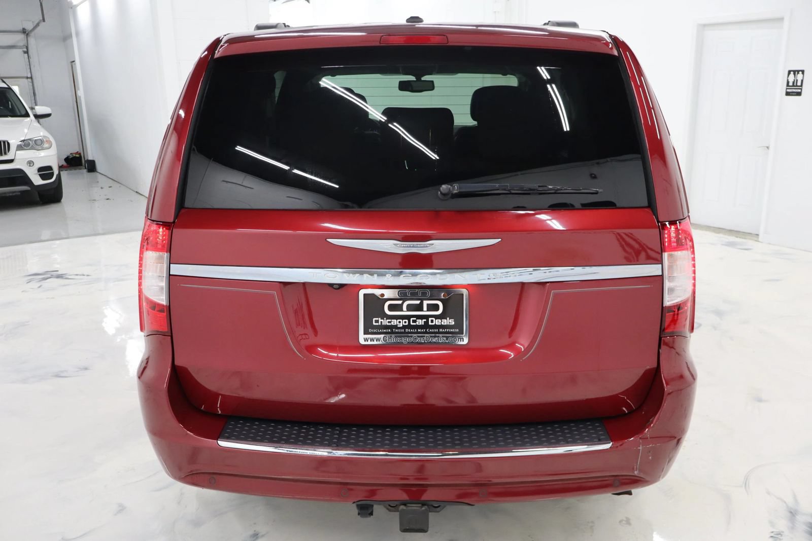 Used 2014 Chrysler Town & Country Touring-L w/ Driver Convenience Group FWD image 6