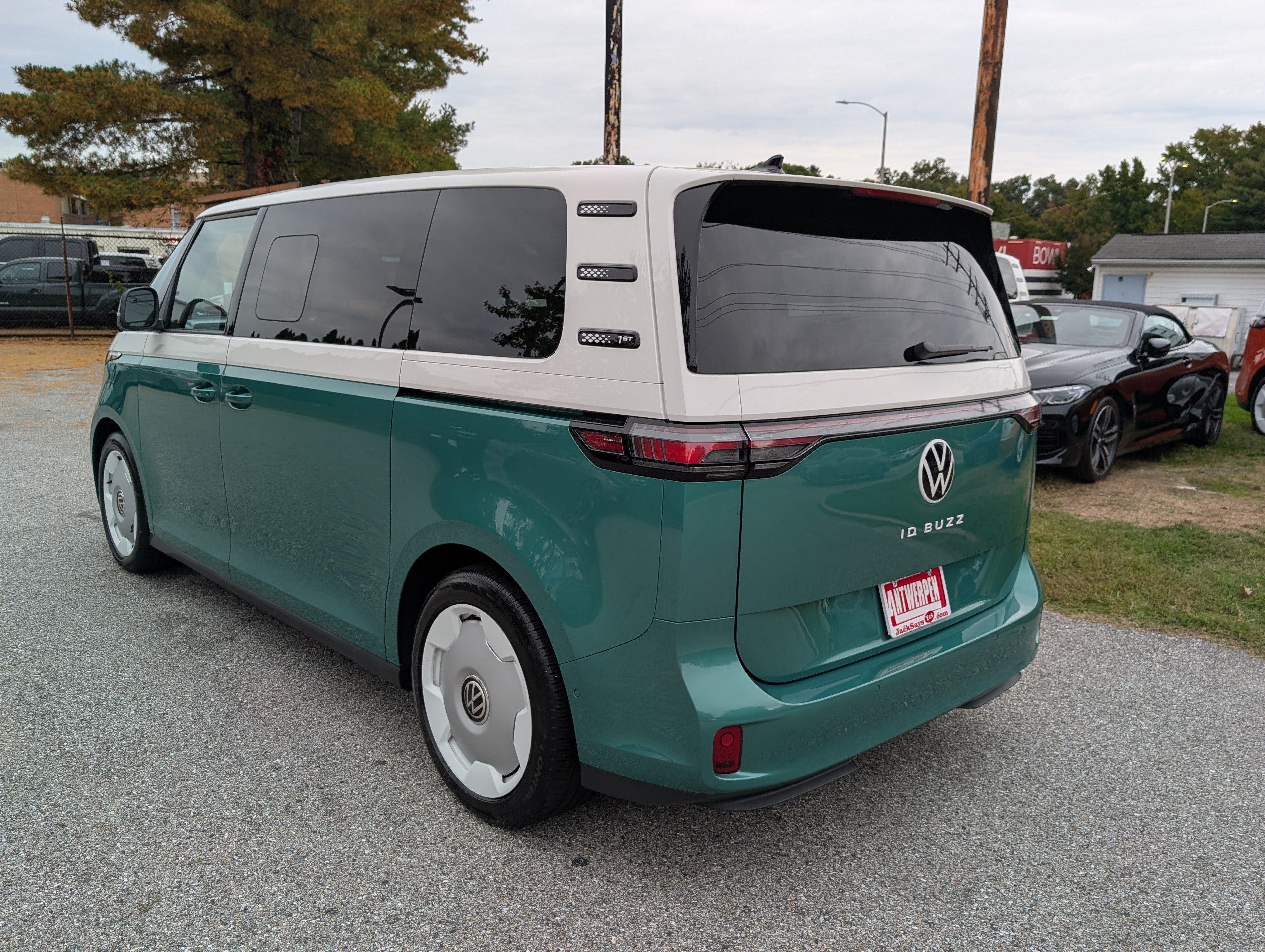 Used 2025 Volkswagen ID. Buzz Pro S Plus RWD image 6
