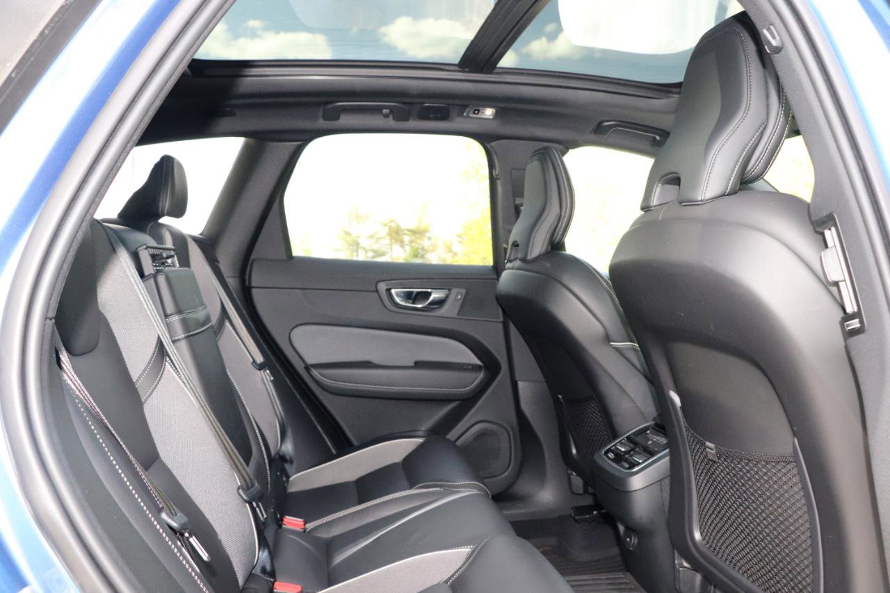 Used 2021 Volvo XC60 T5 R-Design w/ Advanced Package image 45