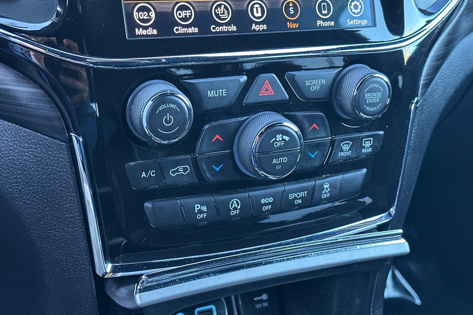 Used 2021 Jeep Grand Cherokee Laredo X image 28