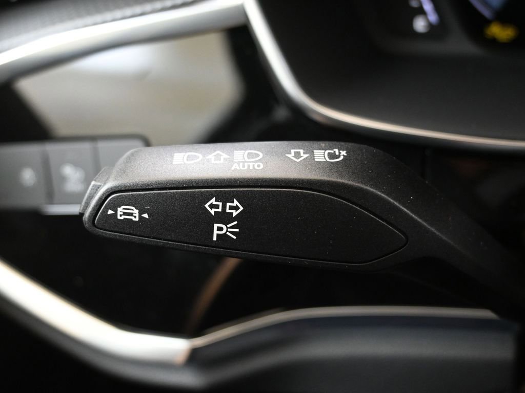 Used 2025 Audi Q3 2.0T Premium Plus w/ Premium Plus Package image 29