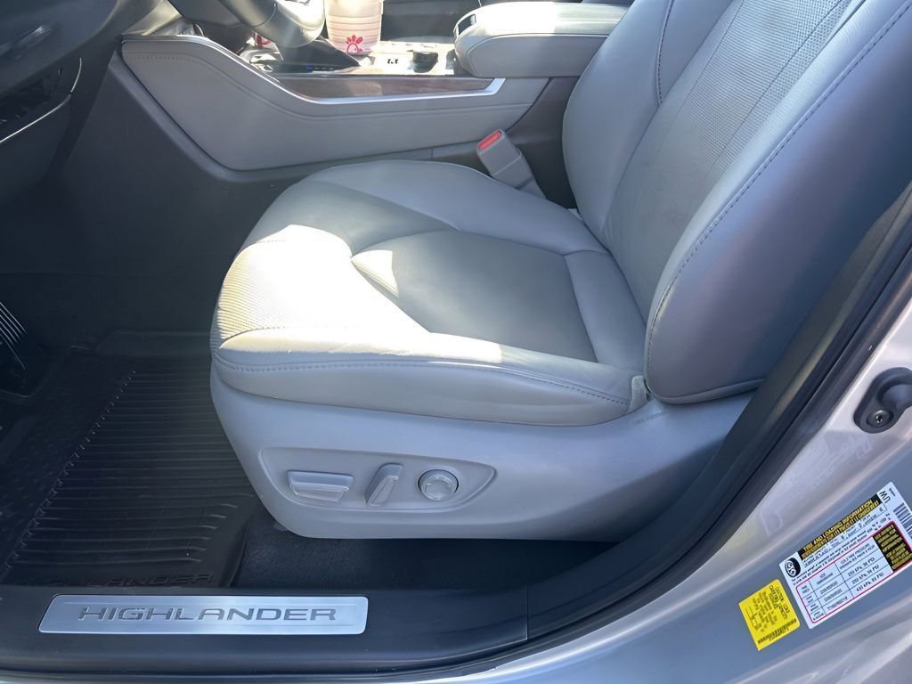 Used 2023 Toyota Highlander Limited image 20