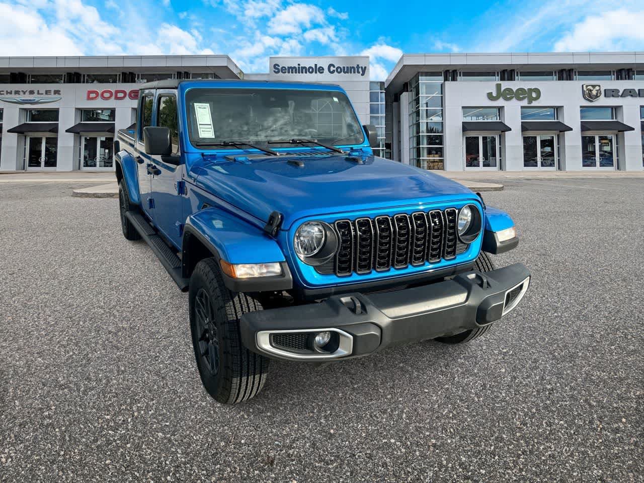 Certified 2024 Jeep Gladiator Sport AWD/4WD image 2