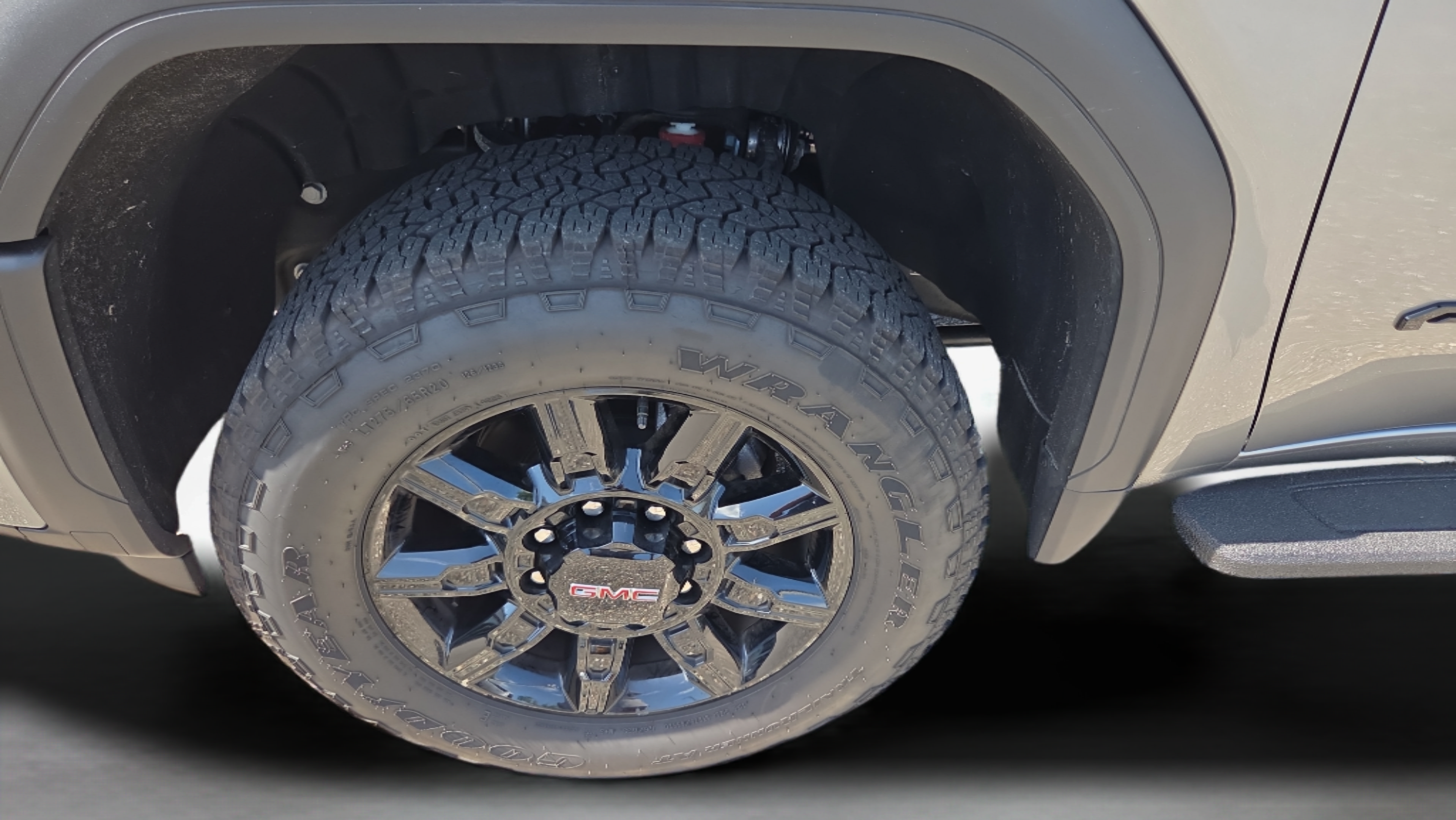 Used 2026 GMC Sierra 2500 AT4 w/ AT4 Premium Plus Package AWD/4WD image 9