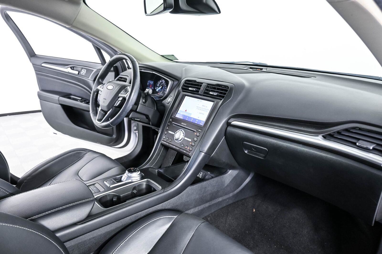 Used 2019 Ford Fusion Energi Titanium FWD image 23