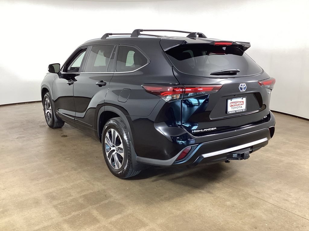 Used 2024 Toyota Highlander XLE AWD/4WD image 8