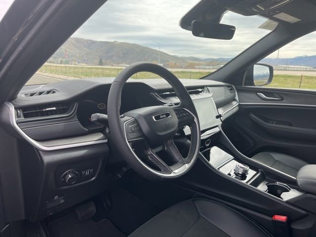 New 2026 Jeep Grand Cherokee Altitude image 12