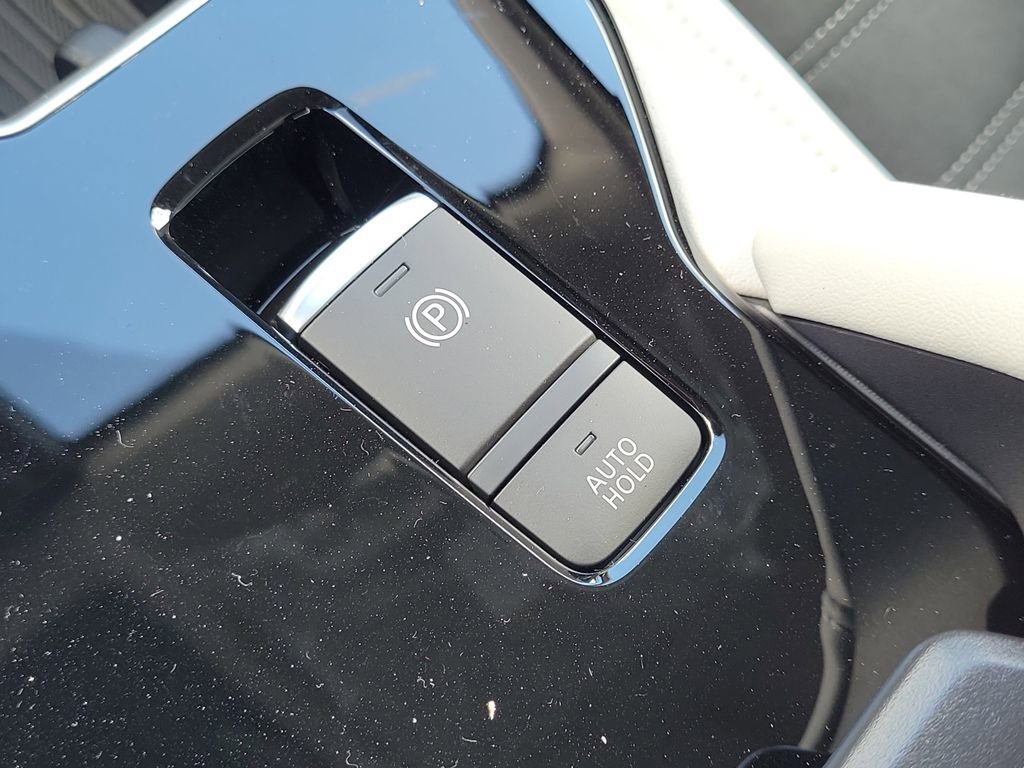 New 2025 Mitsubishi Outlander SE image 21