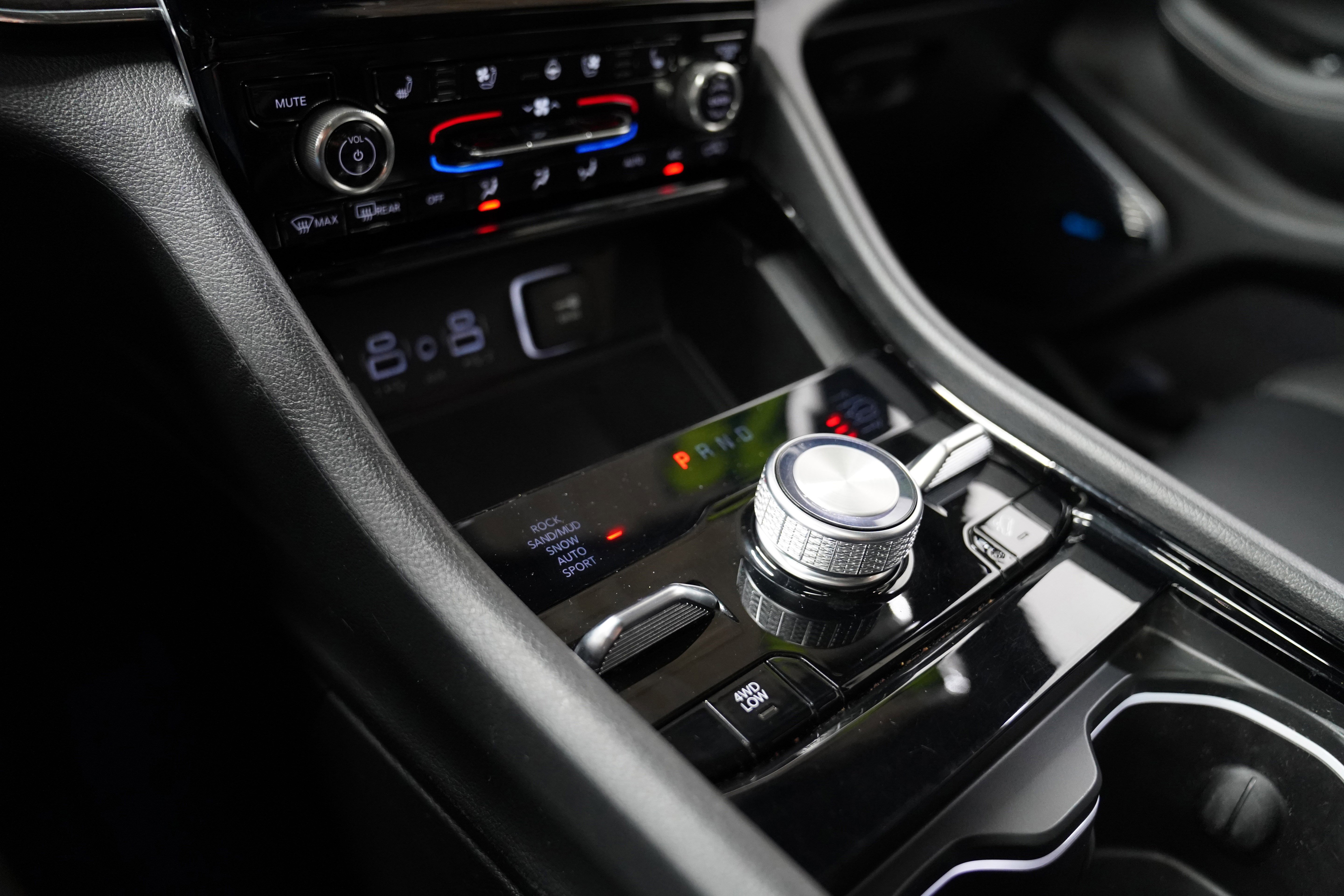 Used 2023 Jeep Grand Cherokee Overland w/ Advanced Protech Group III image 28