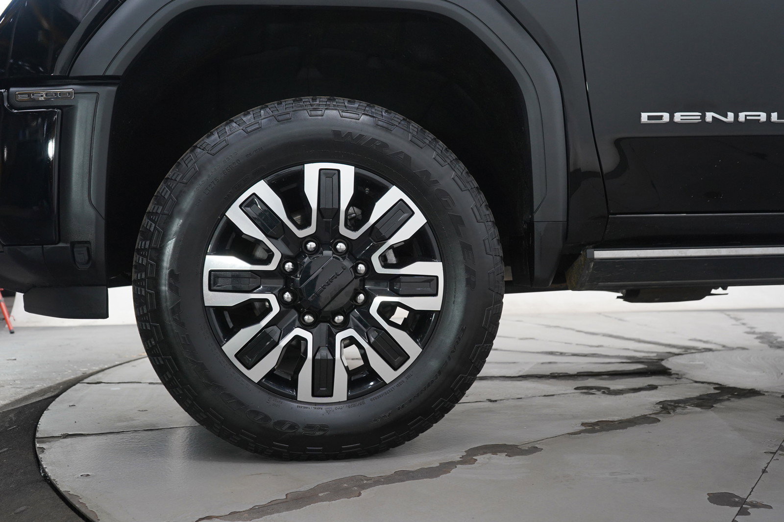 Used 2024 GMC Sierra 3500 Denali Ultimate image 30