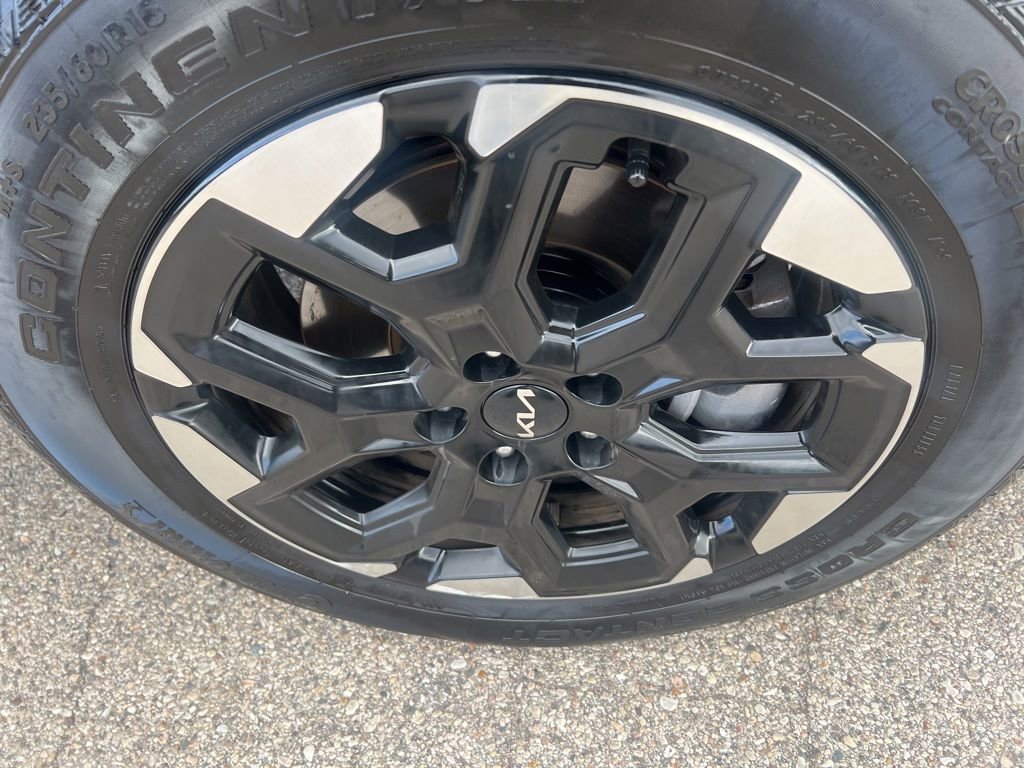 Certified 2025 Kia Sorento S w/ Panoramic Sunroof Package image 39