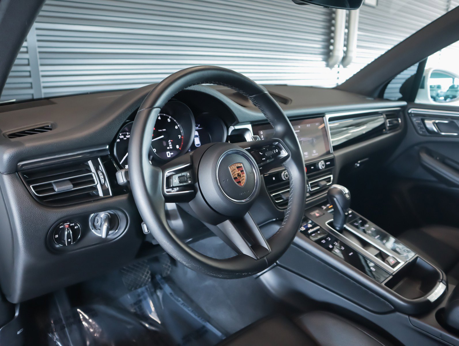 Certified 2022 Porsche Macan AWD/4WD image 4