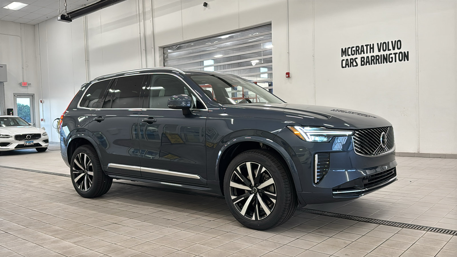 New 2027 Volvo XC60 B5 Core AWD/4WD image 3