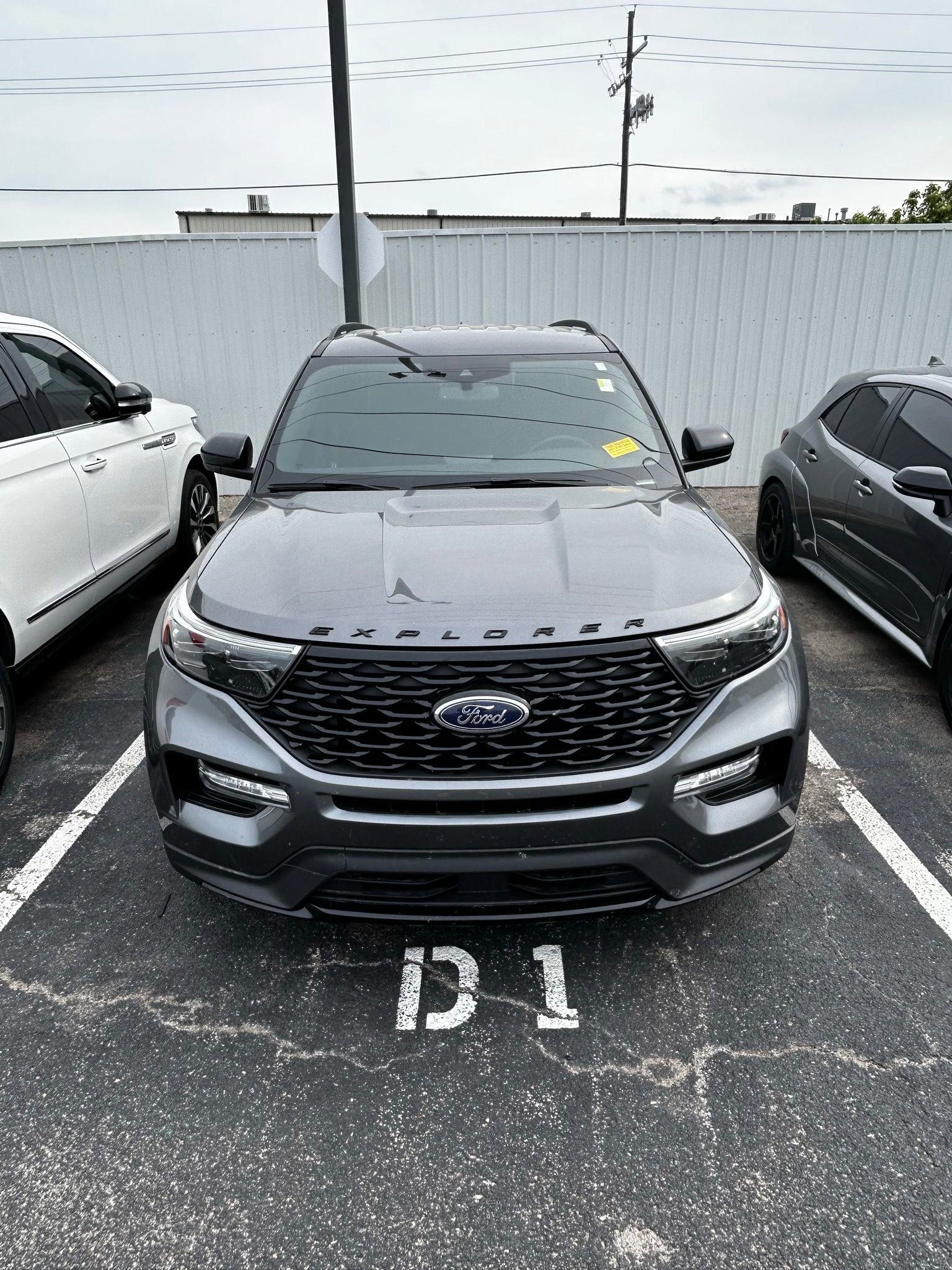 Used 2021 Ford Explorer XLT w/ Equipment Group 202A AWD/4WD image 2