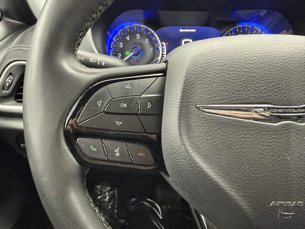 Used 2023 Chrysler Pacifica Touring image 25