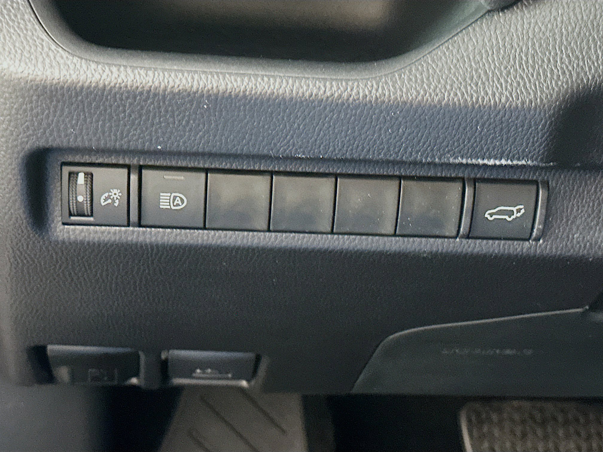 Used 2025 Toyota RAV4 XLE w/ Convenience Package image 17