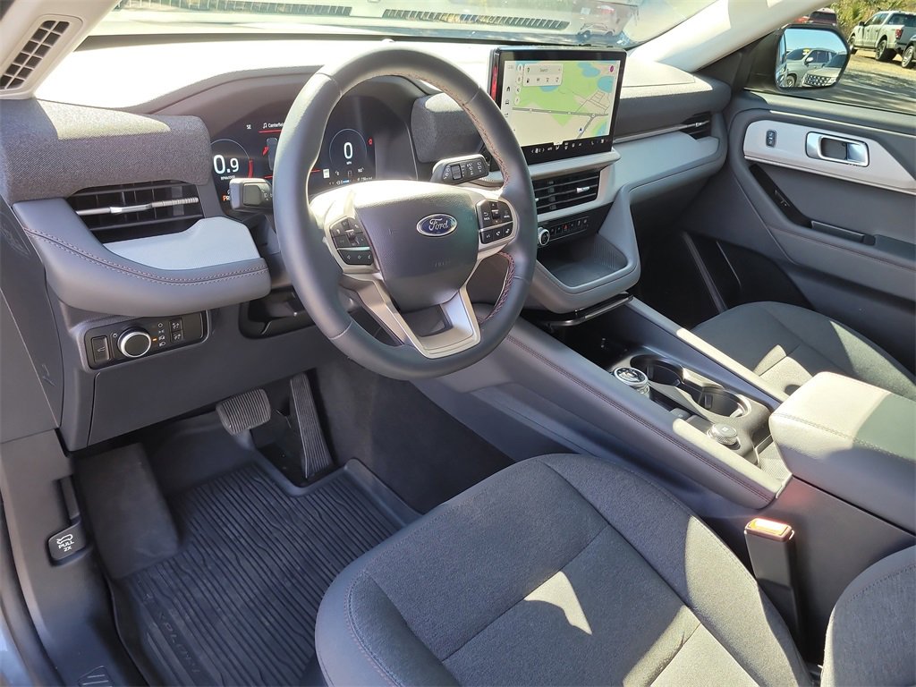 Used 2025 Ford Explorer Active image 17