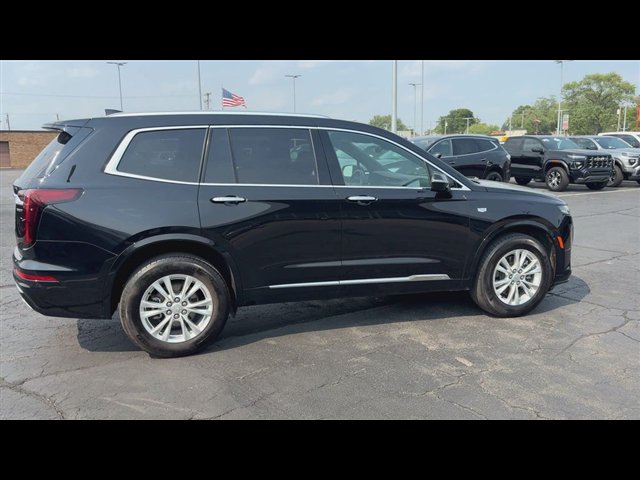 Certified 2025 Cadillac XT6 Luxury AWD/4WD image 9