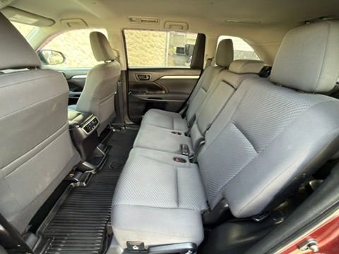 Used 2019 Toyota Highlander LE AWD/4WD image 24