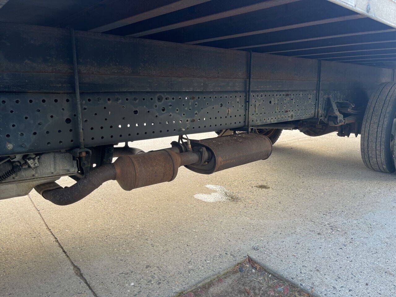 Used 2020 Isuzu NPR RWD image 9