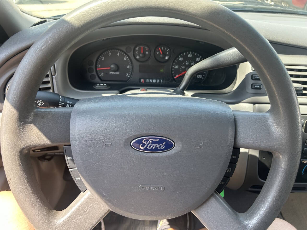 Used 2004 Ford Taurus SE FWD image 15