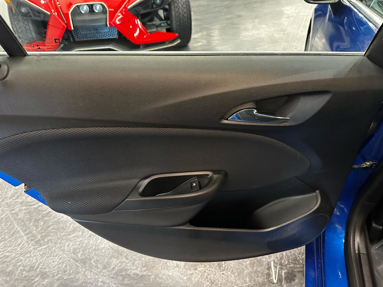 Used 2017 Chevrolet Cruze LT FWD image 11