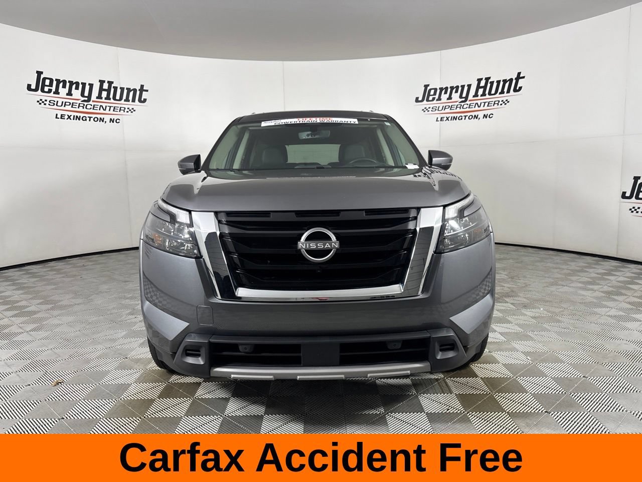 Used 2025 Nissan Pathfinder Platinum FWD image 3