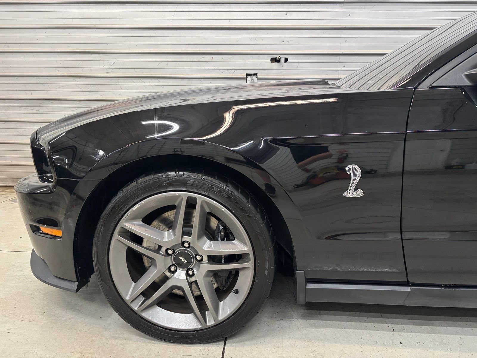 Used 2010 Ford Mustang Shelby GT500 RWD image 4
