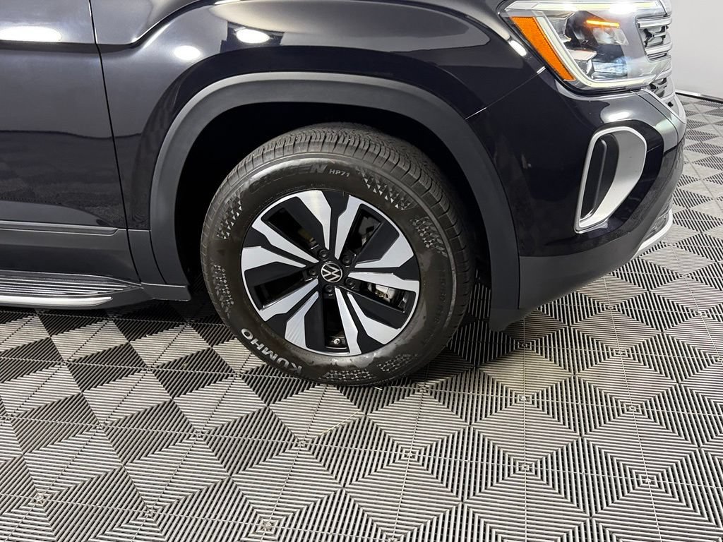 Used 2025 Volkswagen Atlas SE FWD image 12