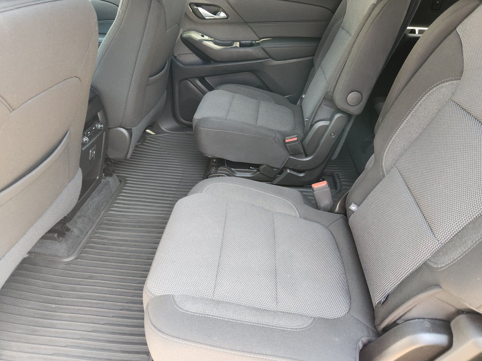 Used 2023 Chevrolet Traverse LT FWD image 12