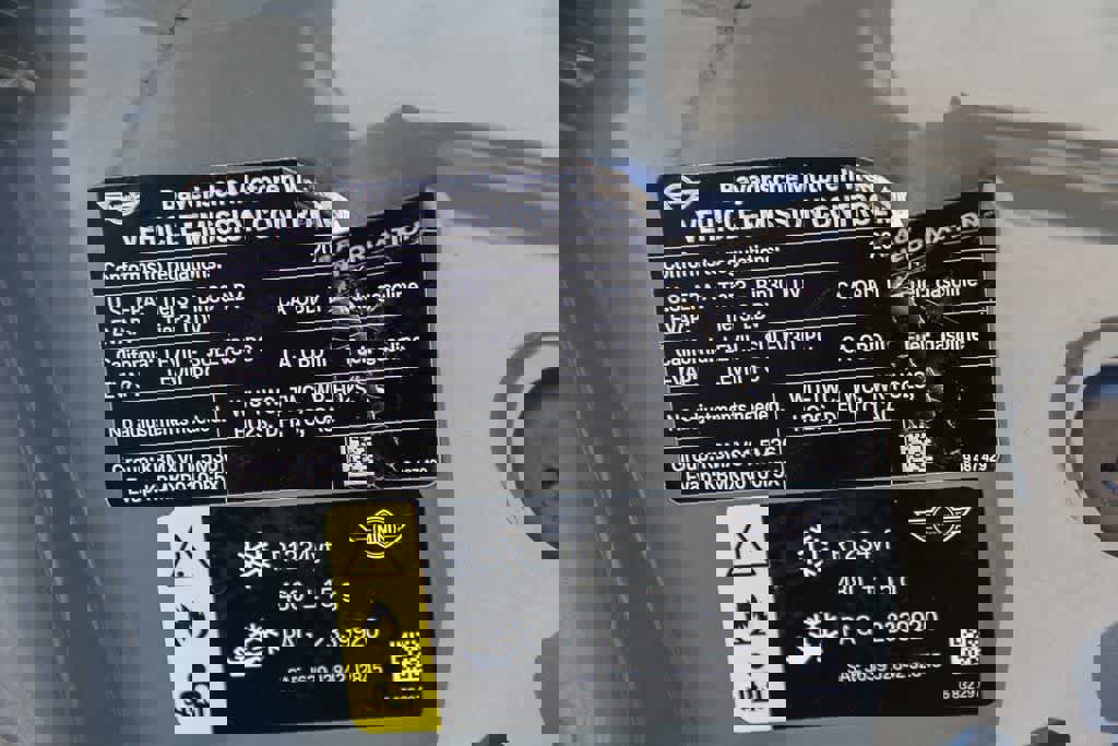 Used 2019 MINI Cooper 4-Door Hardtop w/ Premium Package image 23