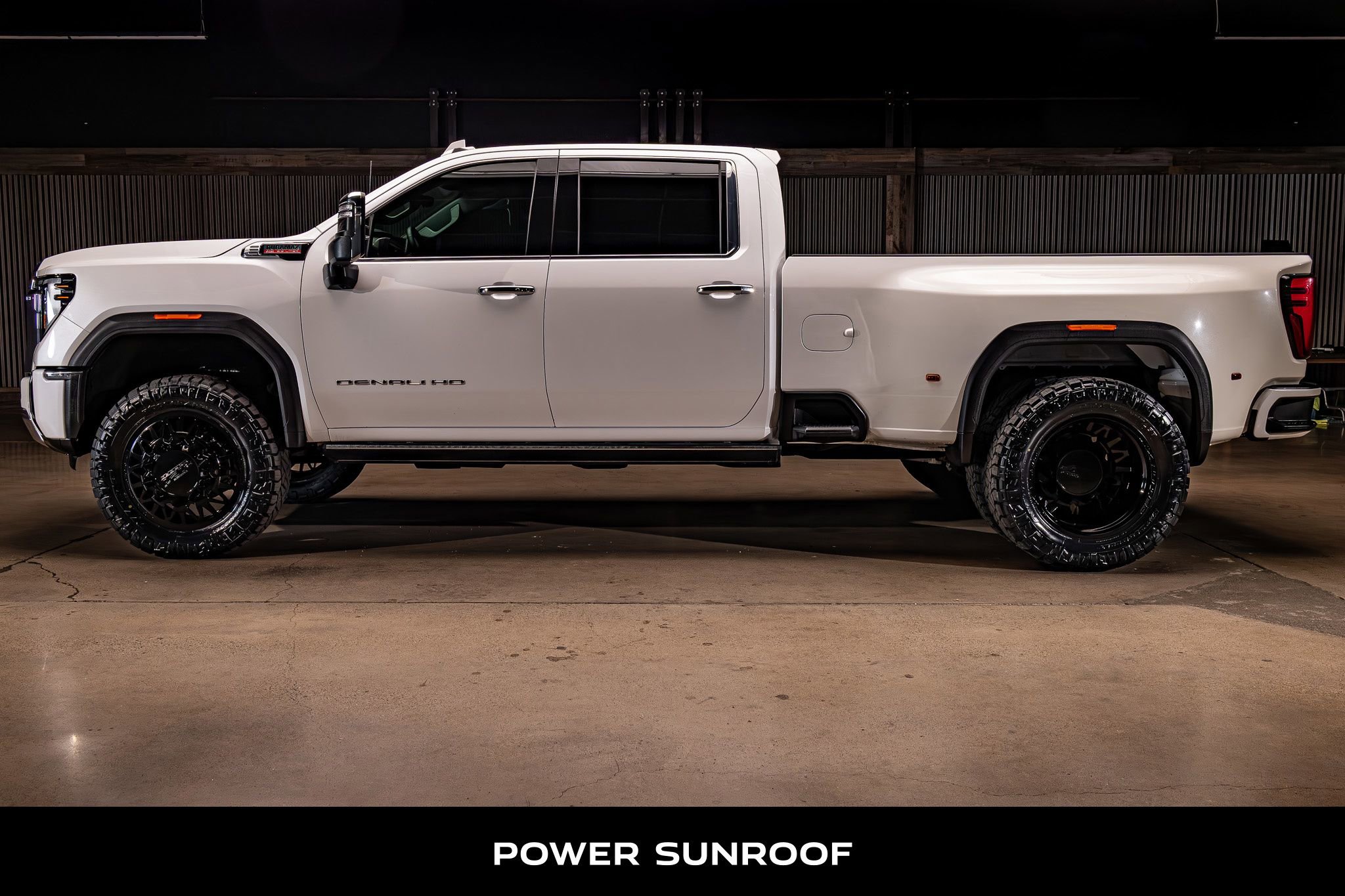 Used 2025 GMC Sierra 3500 Denali w/ Denali Reserve Package image 6