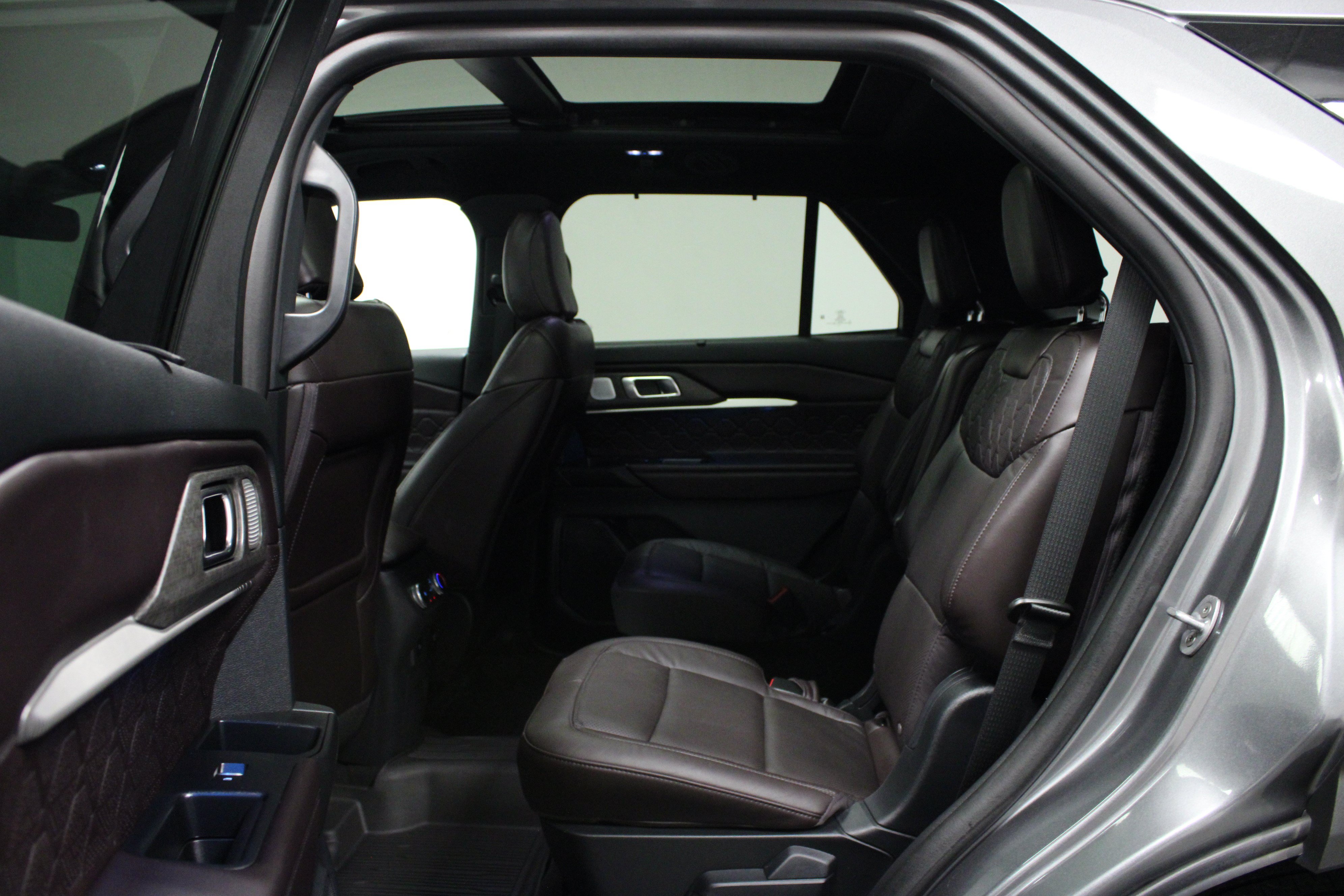 Used 2025 Ford Explorer Platinum w/ Ultimate Package AWD/4WD image 13