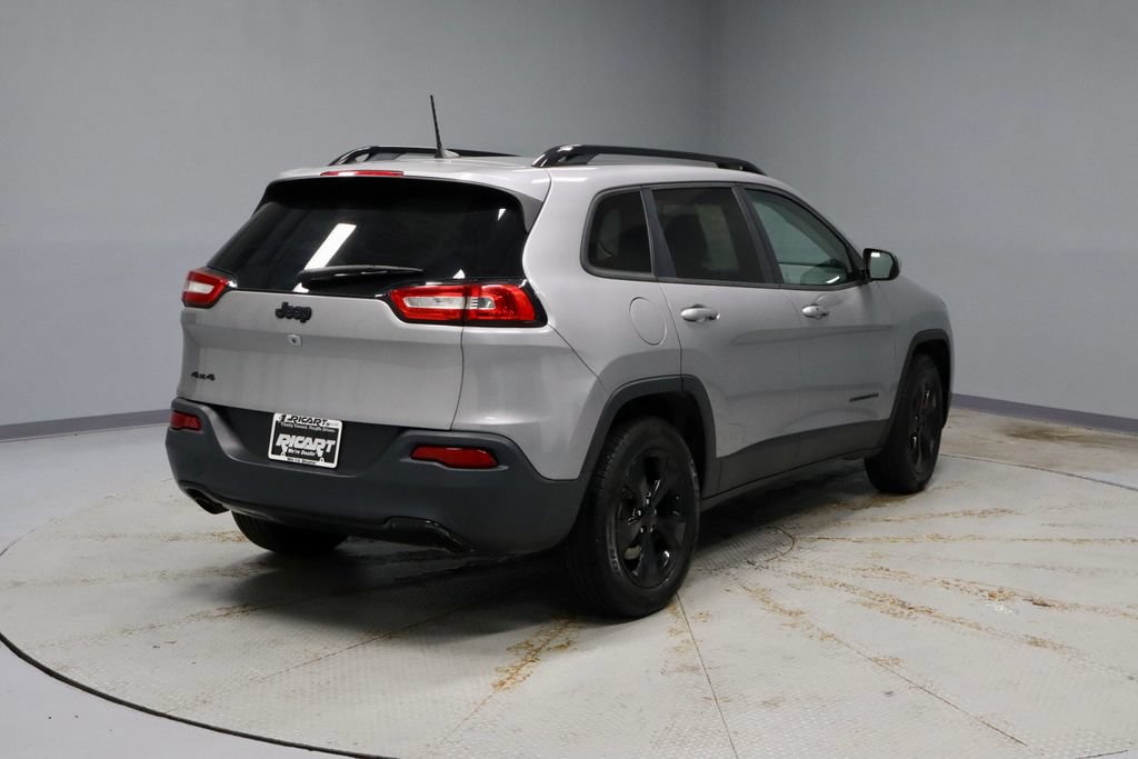 Used 2016 Jeep Cherokee Latitude w/ Comfort/Convenience Group AWD/4WD image 11
