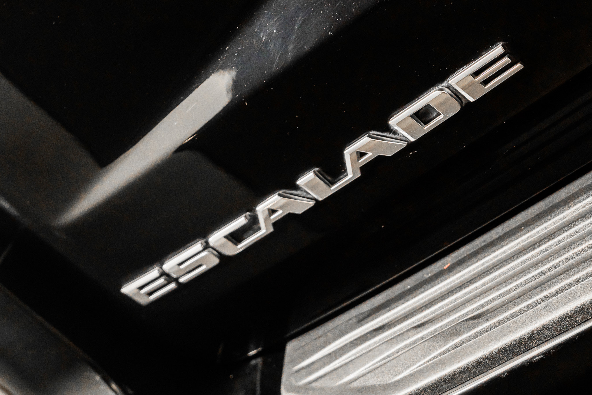 Used 2024 Cadillac Escalade ESV Premium Luxury image 15