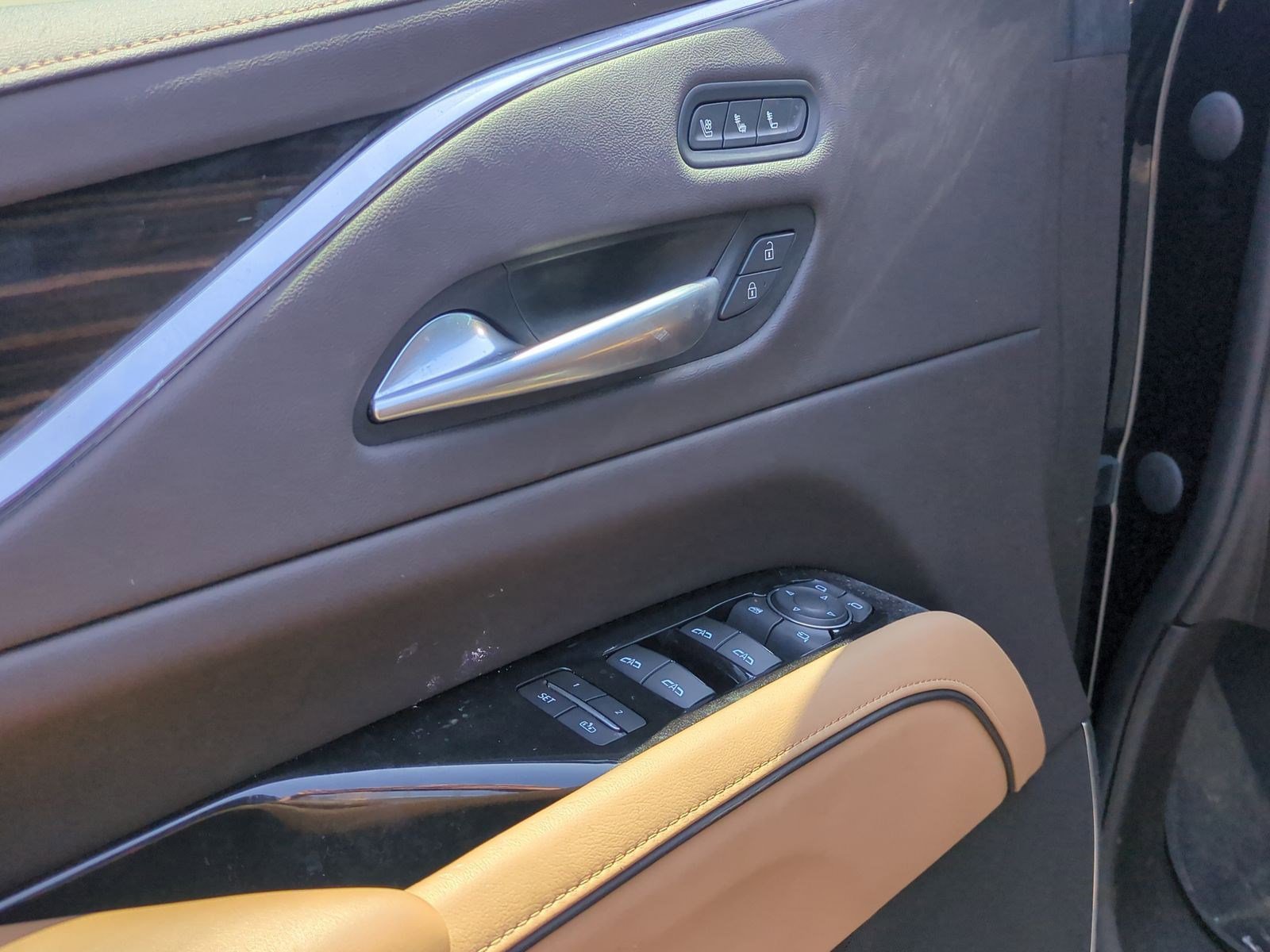 Used 2021 Cadillac Escalade Premium Luxury image 15