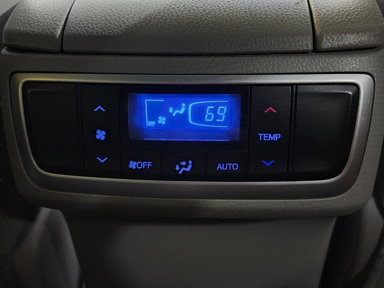 Used 2019 Toyota Highlander XLE AWD/4WD image 32